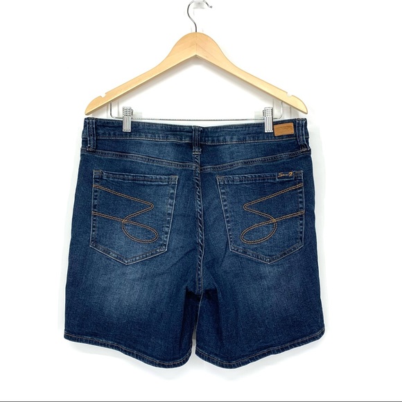 Seven7 High Waisted Denim Weekend Shorts With Longer Inseam Medium Wash Size 12 - Picture 2 of 15